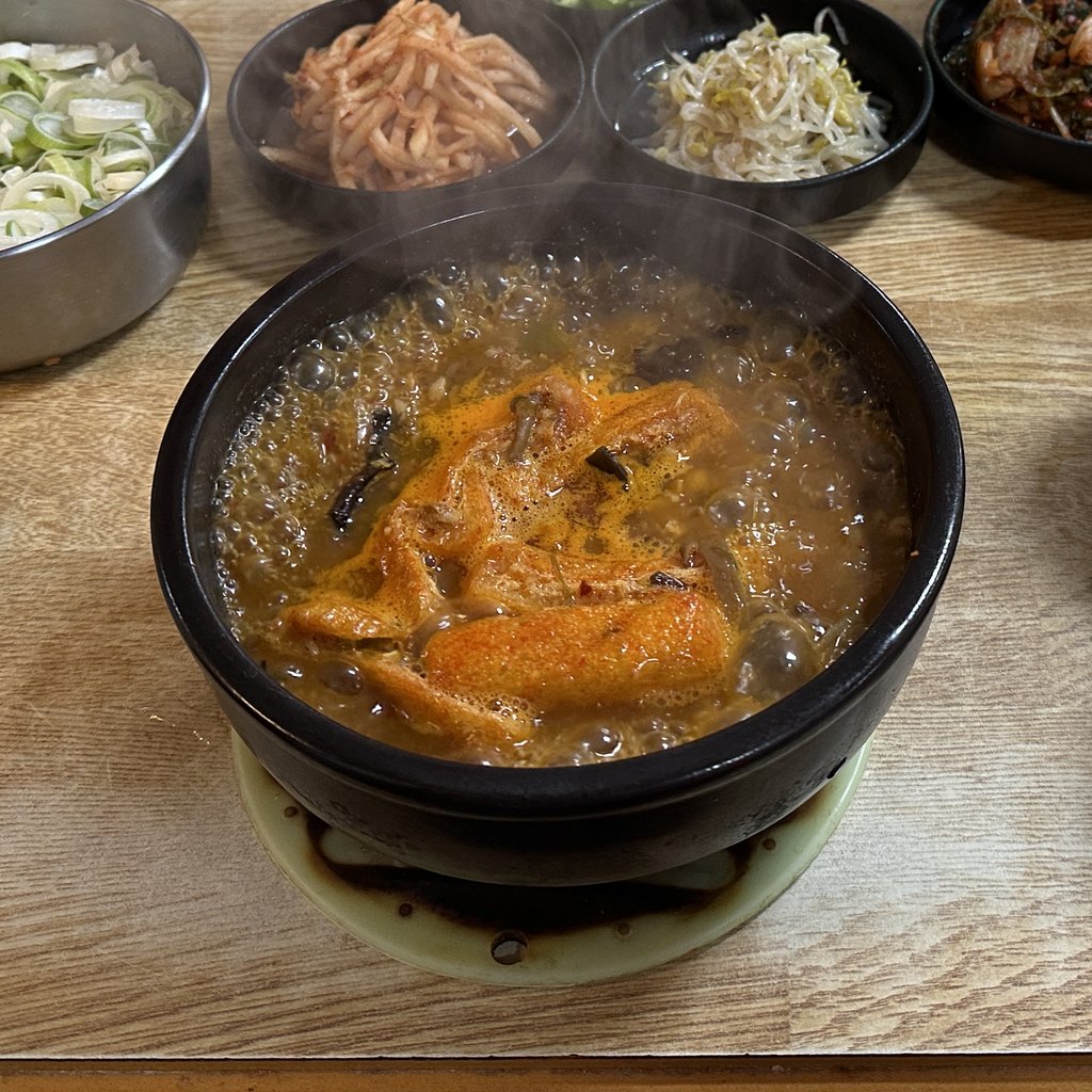 추어탕 | 체에 내려 끓이면 추어탕, 통째로 넣으면 추탕이에요